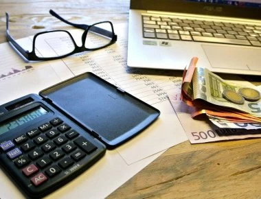 Φορολογικές δηλώσεις: Οι κωδικοί - «κλειδιά» για να πληρώσετε λιγότερα - Ποιοι δικαιούνται εκπτώσεις και απαλλαγές